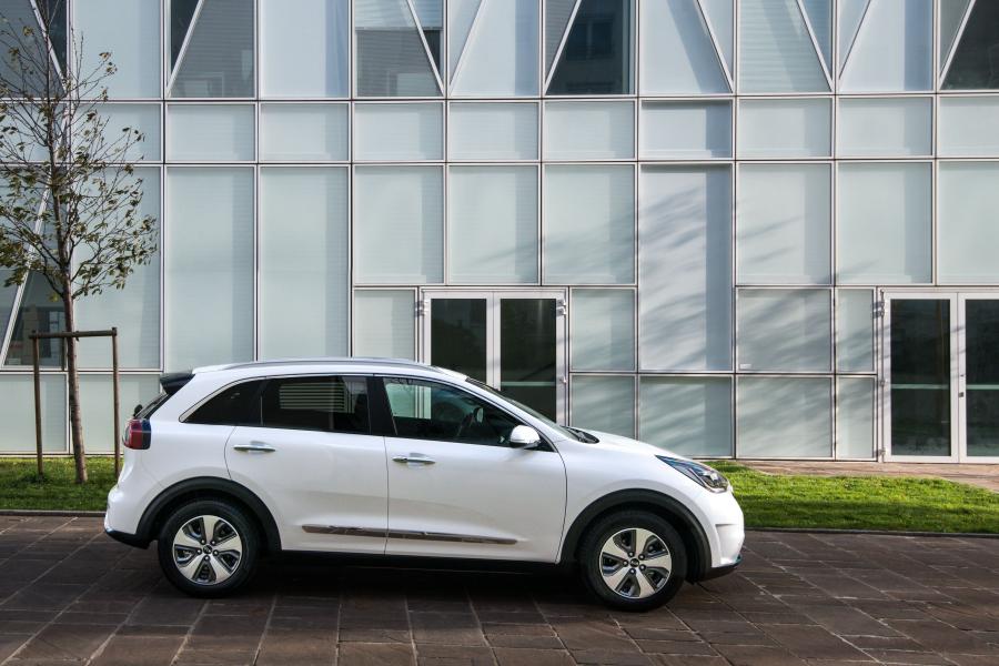  Kia Niro Plug-In Hybrid (DE) 2017 года  (WW) (фото 41 из 45)